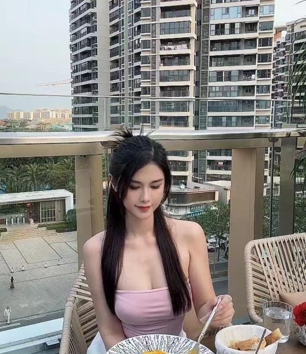 南昌大胸御姐依依 第3张
