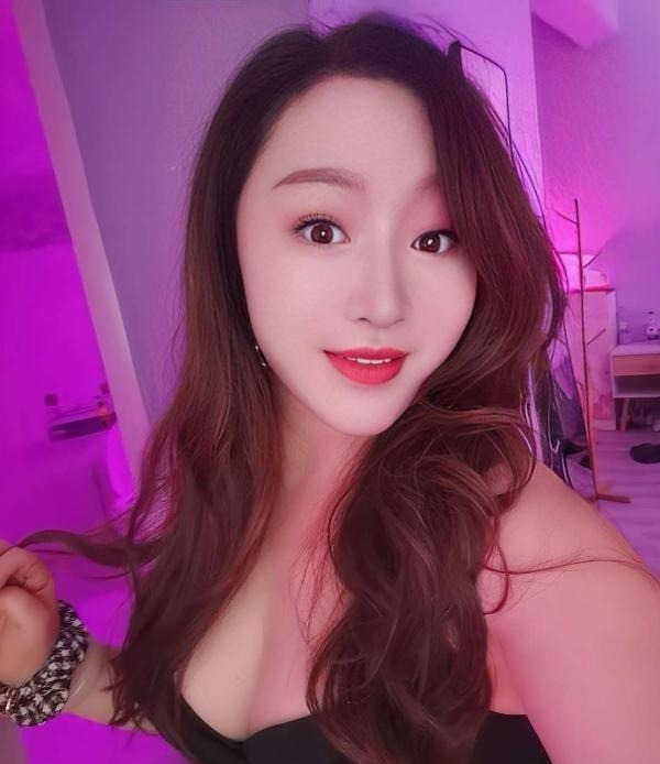 二刷肥臀少妇娜姐 第1张