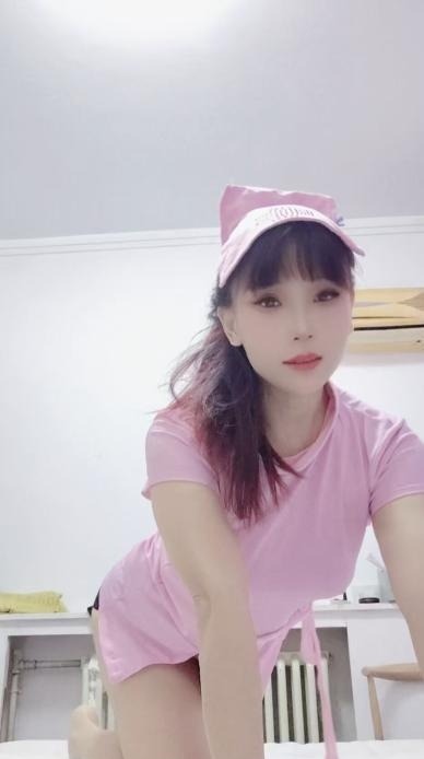 制服少妇 第2张