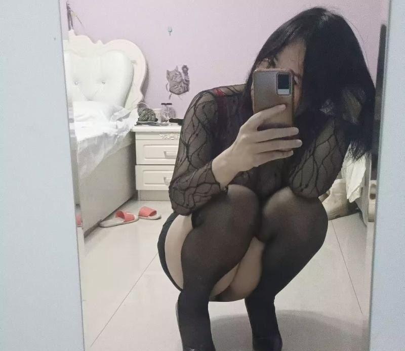 大奶美腿大胸少妇 第1张