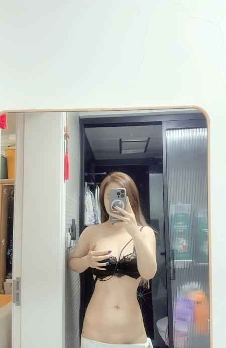 服务系骚妇艾米 第3张