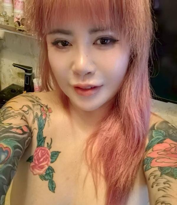 南阳纹身大奶瓶 第1张