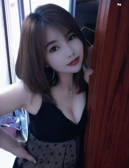 大胸泻火骚妇 第2张