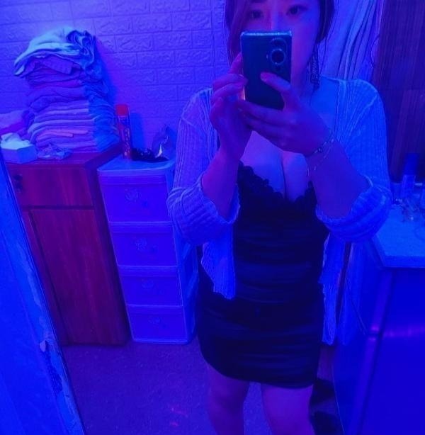 大奶骚妹妞妞 第2张