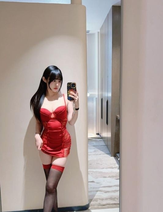 长腿细腰美女小团团 第3张