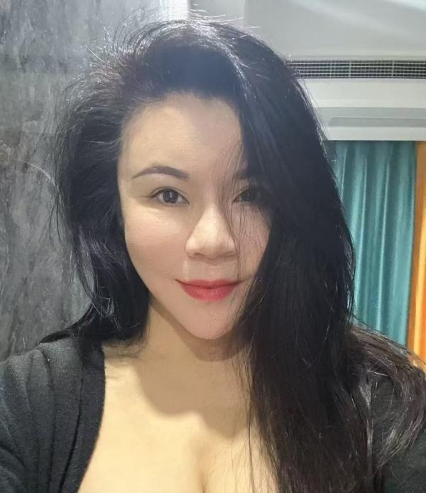 E奶熟女飘雪 第3张