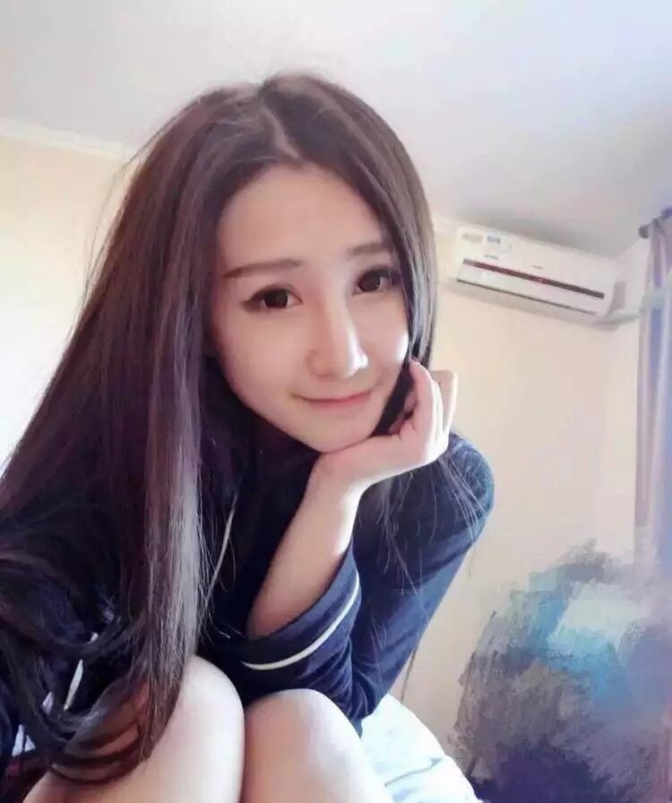 大二学生，漂亮身材好，兼职平面模特。 第1张