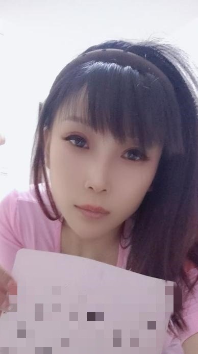 制服少妇 第3张