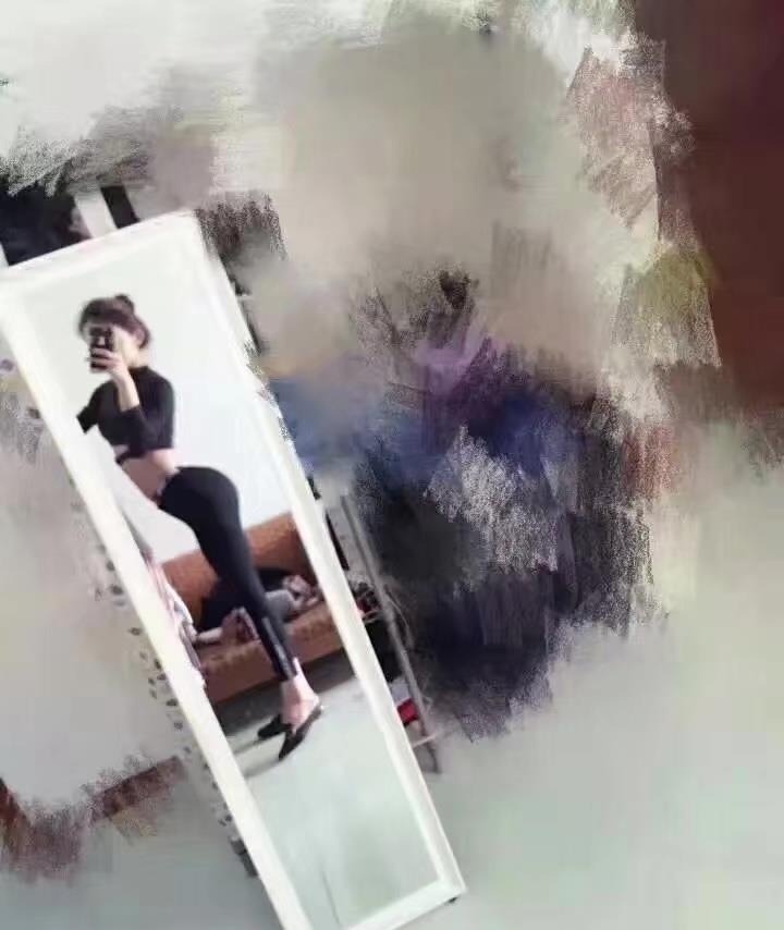 年纪不大的妞 第1张