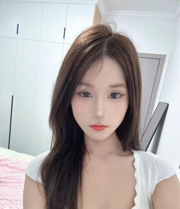西湖区身材哇塞嫩妹 第2张