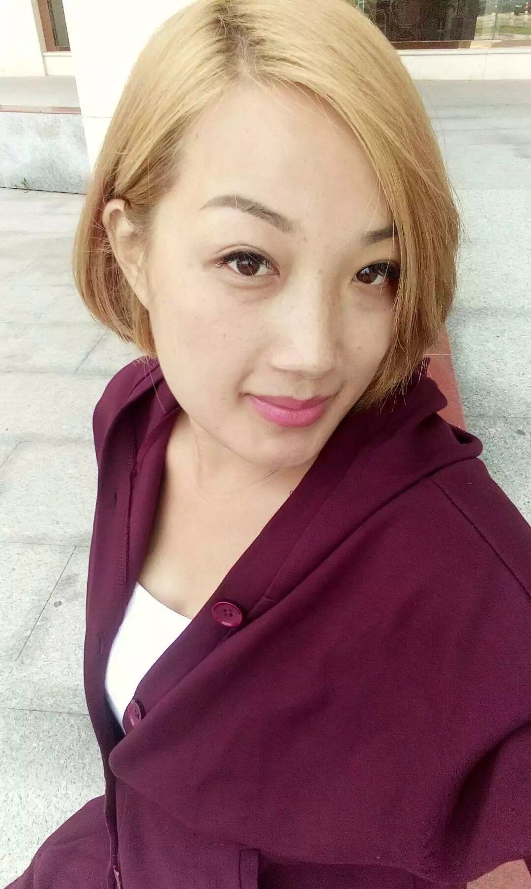 山东单身白领女孩，适合的男士加我。 第1张