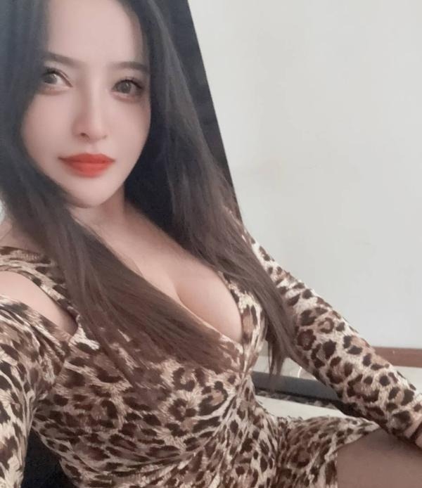 西湖大奶少妇 第3张