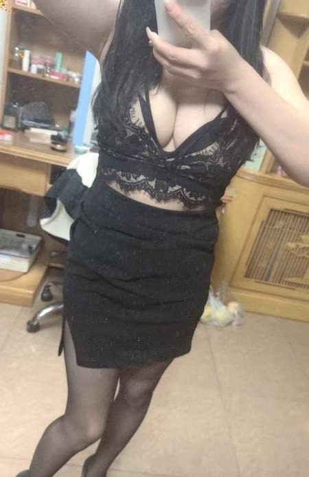 抗干的肤白少妇 第3张