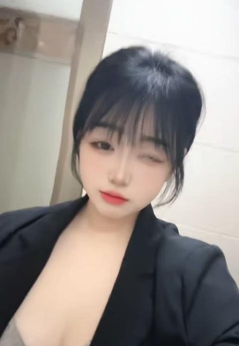 年轻微胖大胸妹 第1张