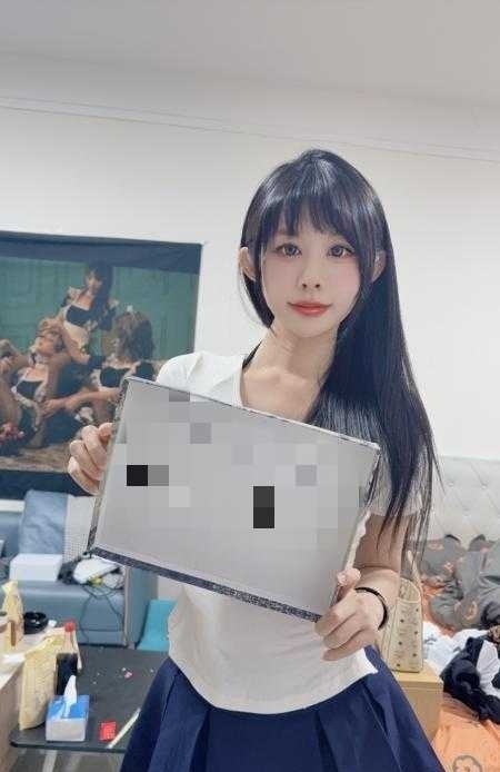 长腿细腰美女小团团 第4张