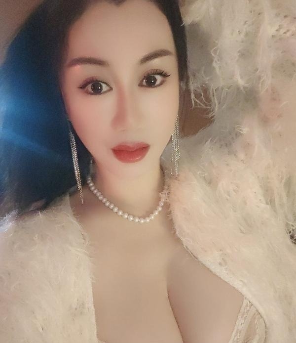 越秀美胸丽莎 第1张